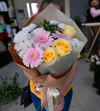 Букет цветов из:  Герберы, Розы и Хризантемы в Клишева