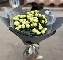 Букет Белые кустовые розы Солинеро в Клишева