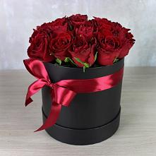 Цветочная композиция из Розы в шляпной коробке в Клишева