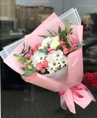 Букет цветов из: Розы, Лизиантусы и Хризантемы в Клишева